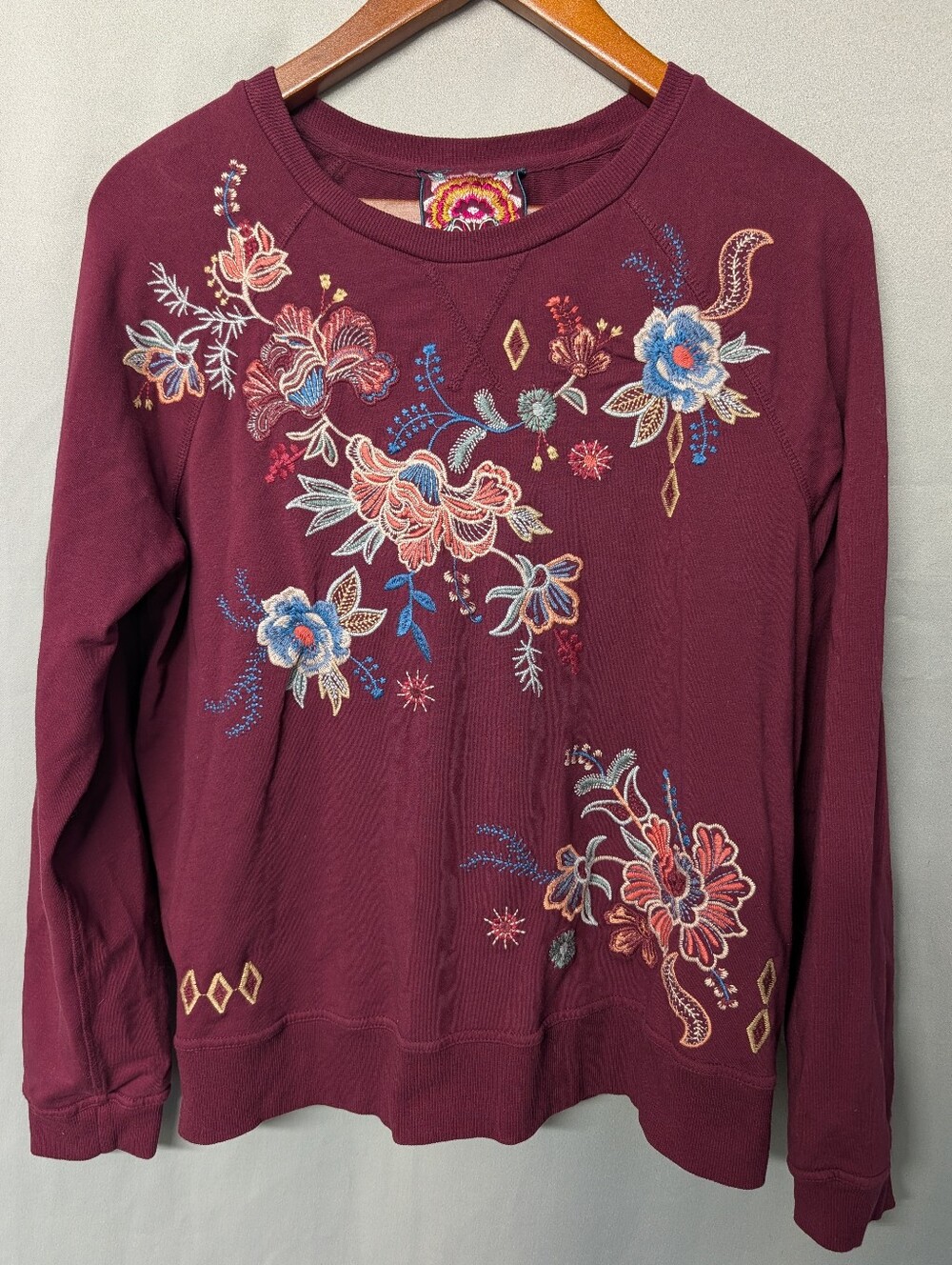 Johnny Was 💠Denali Floral Embroidered Raglan Sweatshirt Burgundy Size XS